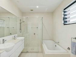 31 Table Top Rd, North Avoca NSW 2260, Australia