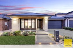 11 Iconic Dr, Tarneit VIC 3029, Australia