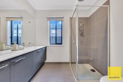 11 Iconic Dr, Tarneit VIC 3029, Australia