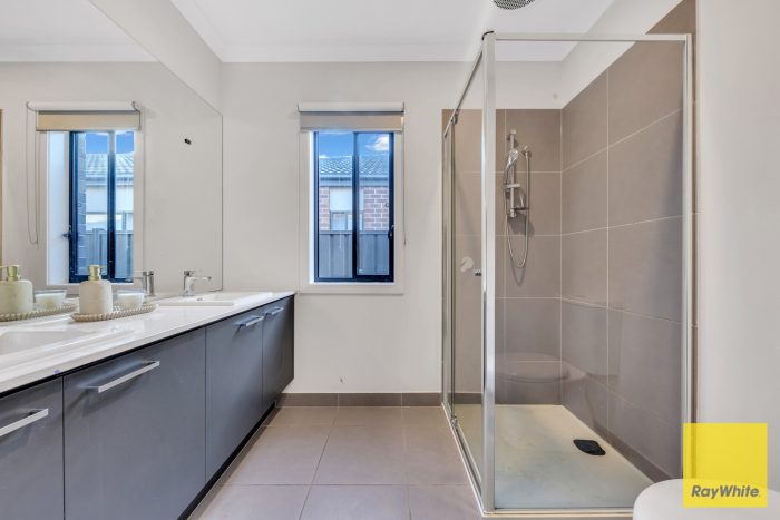 11 Iconic Dr, Tarneit VIC 3029, Australia