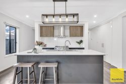 11 Iconic Dr, Tarneit VIC 3029, Australia