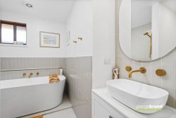 13 Waldron Rd, Kincumber NSW 2251, Australia