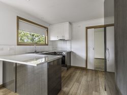 Unit 3/122A Main St, Huonville TAS 7109, Australia