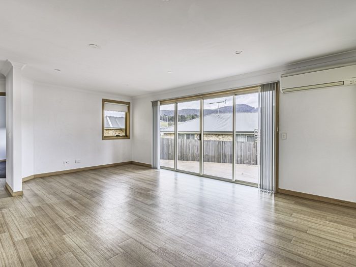 Unit 3/122A Main St, Huonville TAS 7109, Australia