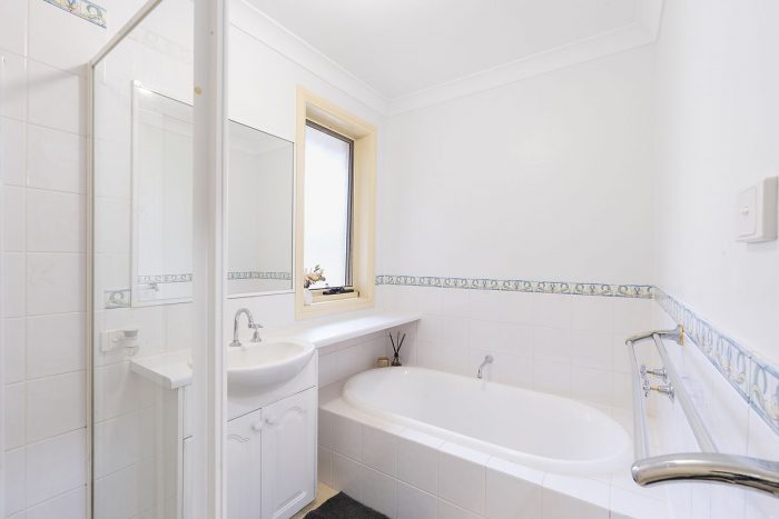 7 Roth St, Casula NSW 2170, Australia
