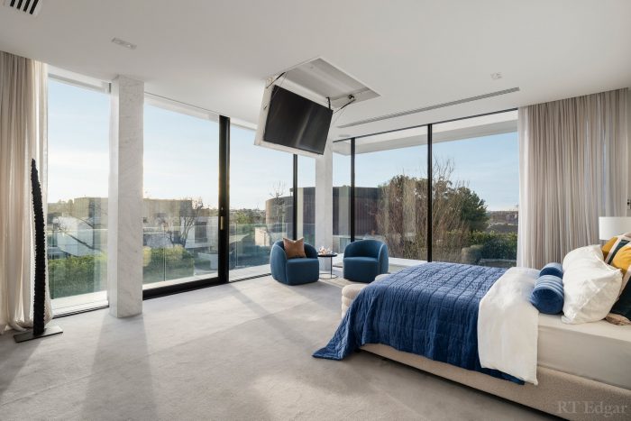 2 Myvore Ct, Toorak VIC 3142, Australia