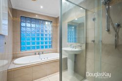 6 Nariel Rd, Kings Park VIC 3021, Australia