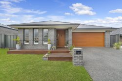 4 Oakvale St, Cliftleigh NSW 2321, Australia
