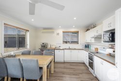 112 Old Main Rd, Anna Bay NSW 2316, Australia