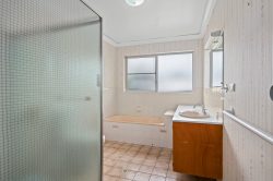 6 Oldfield Ave, Christies Beach SA 5165, Australia