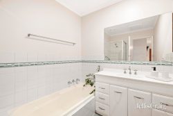 19 Pentlowe Rd, Wantirna South VIC 3152, Australia