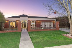 2 Peppertree Ct, Alfredton VIC 3350, Australia