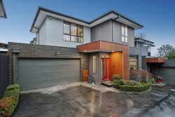 2/55 Percy St, Mitcham VIC 3132, Australia