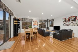 2/55 Percy St, Mitcham VIC 3132, Australia