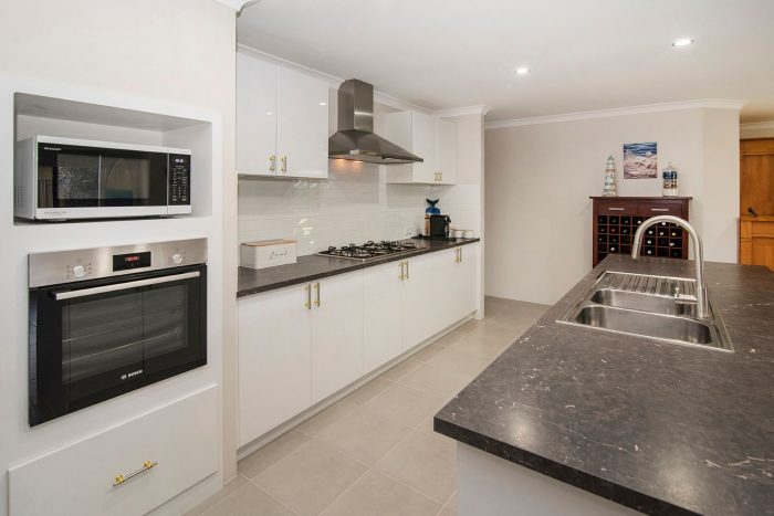 7 Provincia Parade, Yalyalup WA 6280, Australia
