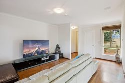 4 Oriana St, Belmont WA 6104, Australia