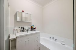 4 Oriana St, Belmont WA 6104, Australia