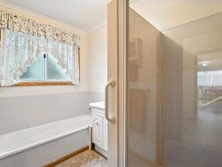 Unit 5/13 Scenic Hill Rd, Huonville TAS 7109, Australia