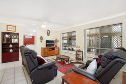 27 Solandra Cct, Regents Park QLD 4118, Australia