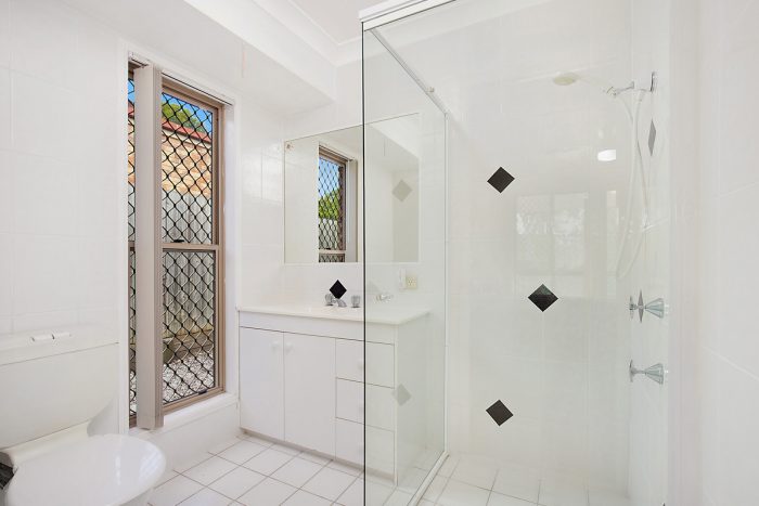 27 Solandra Cct, Regents Park QLD 4118, Australia