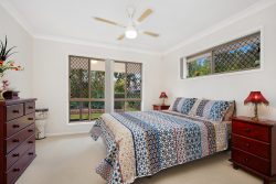 27 Solandra Cct, Regents Park QLD 4118, Australia