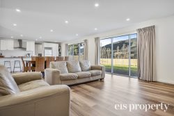 13 Southbridge Pl, Huonville TAS 7109, Australia