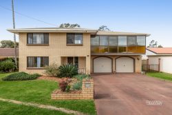12 Risson St, Wilsonton Heights QLD 4350, Australia