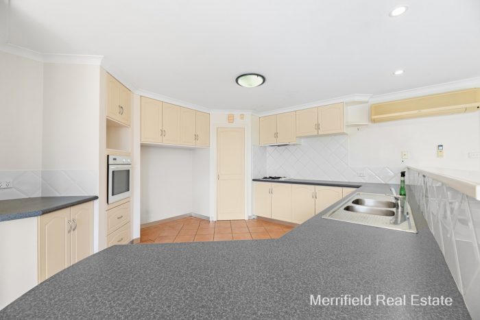 9 Susan Ct, Yakamia WA 6330, Australia