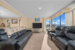 37 Tahune Cres, Blackmans Bay TAS 7052, Australia