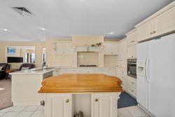 37 Tahune Cres, Blackmans Bay TAS 7052, Australia