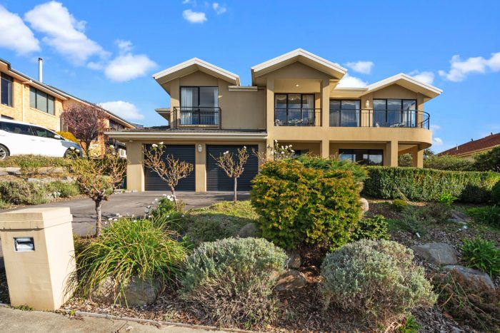 37 Tahune Cres, Blackmans Bay TAS 7052, Australia