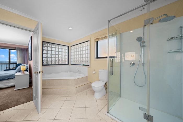 37 Tahune Cres, Blackmans Bay TAS 7052, Australia