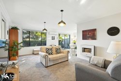 Unit 3/10 Talune St, Lindisfarne TAS 7015, Australia