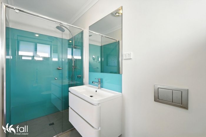Unit 3/10 Talune St, Lindisfarne TAS 7015, Australia