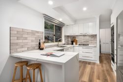 2 Tathra Pl, St Helena VIC 3088, Australia