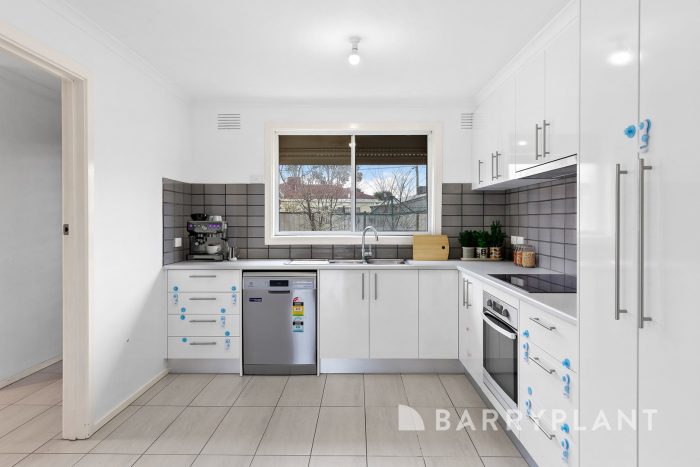 14 Throsby Cres, Deer Park VIC 3023, Australia