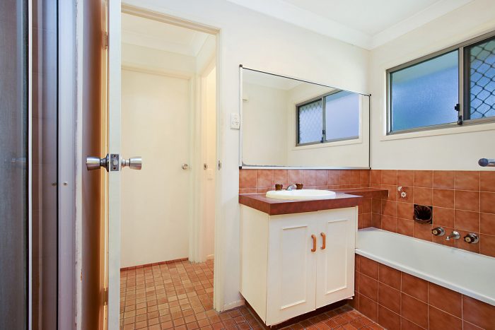 2 Timbertop Ave, Browns Plains QLD 4118, Australia