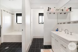 22 Warburton Dr, Westdale NSW 2340, Australia