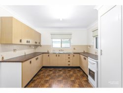 3 Fenwick St, Gracemere QLD 4702, Australia