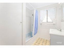 3 Fenwick St, Gracemere QLD 4702, Australia