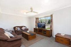 32 Wilkinson Dr, Crestmead QLD 4132, Australia