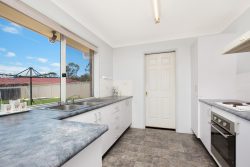 32 Wilkinson Dr, Crestmead QLD 4132, Australia