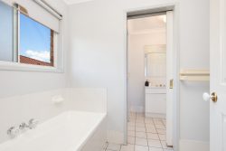 32 Wilkinson Dr, Crestmead QLD 4132, Australia