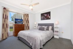 32 Wilkinson Dr, Crestmead QLD 4132, Australia