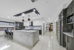 32 Wisteria Ave, Craigieburn VIC 3064, Australia