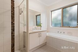 72A Greenslopes Dr, Mooroolbark VIC 3138, Australia