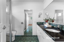 Unit 2/46 Fairhills Parade, Glen Waverley VIC 3150, Australia