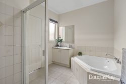 Unit 4/36A Robinsons Rd, Deer Park VIC 3023, Australia