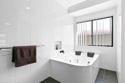 17A Senorita Pde, Urangan QLD 4655, Australia