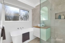 46 Morley Ave, Bateau Bay NSW 2261, Australia